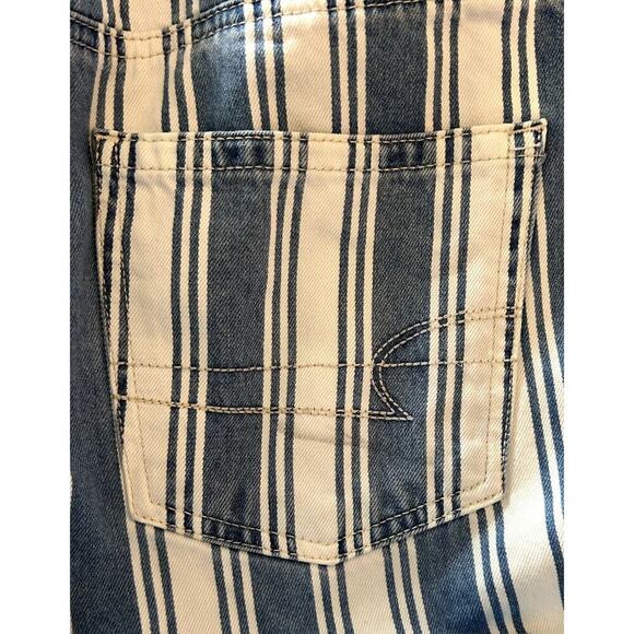 AMERICAN EAGLE Mom Style High Rise Blue/White Indigo Stripe 5‎ Pocket Jeans Sz 8 - Picture 6 of 8